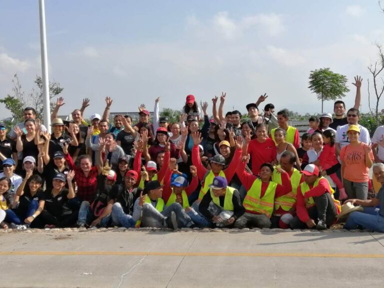Empresa 9 Plantando árboles con equipo Sizes